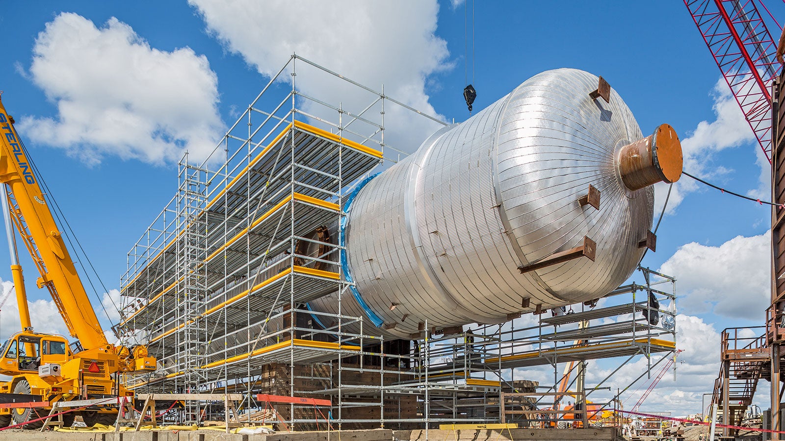 2017年秋，西北埃德蒙顿三个项目中的第一部分投入使用。