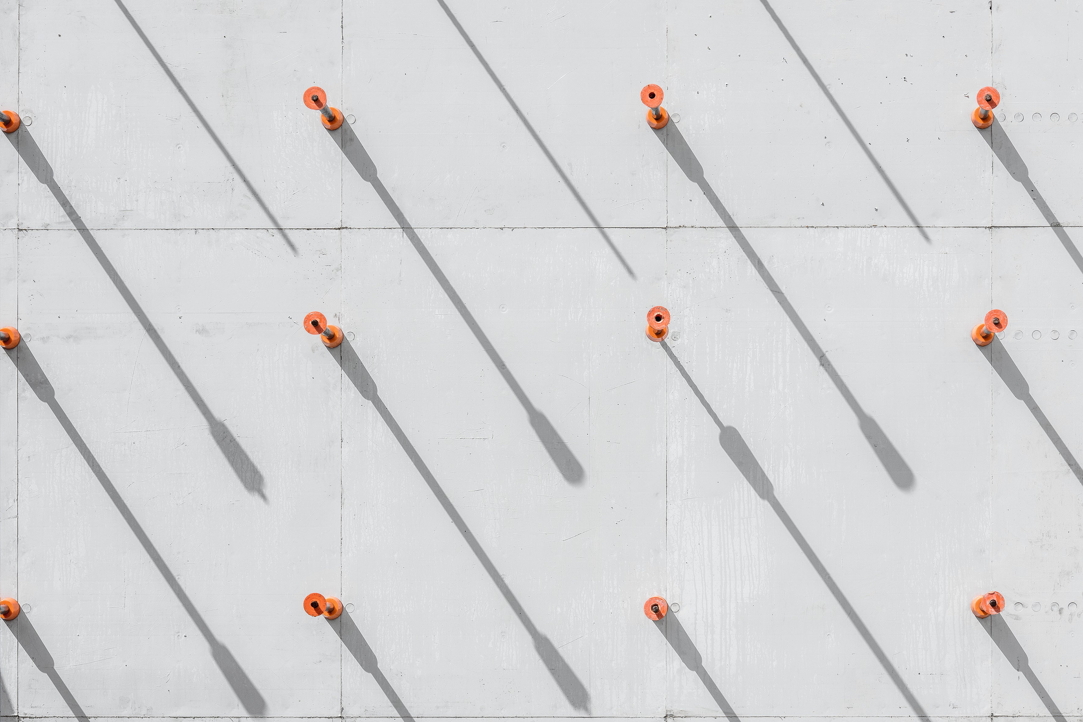 Os laços de DK formam um padrão regular em toda a superfície do concreto. (Foto: seanpollock.com)