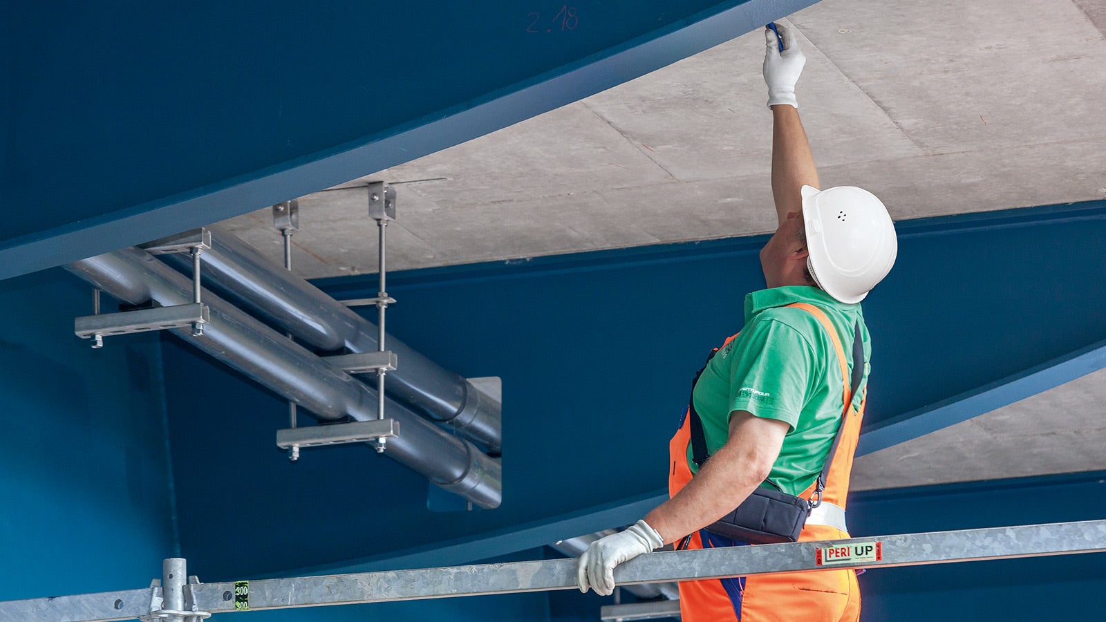 Die mit dem Wasserschifffahrtsamt abgestimmte LGS Fachwerkbinderlösung beschleunigte die Arbeitsvorgänge unter der Brücke und machte sie unabhängig von Strömung und Wasserstand.