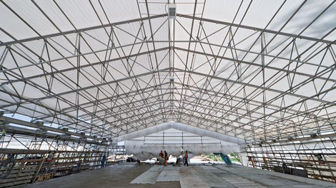 Reliable protection against the effects of the weather increase the efficiency and the quality of the site results.