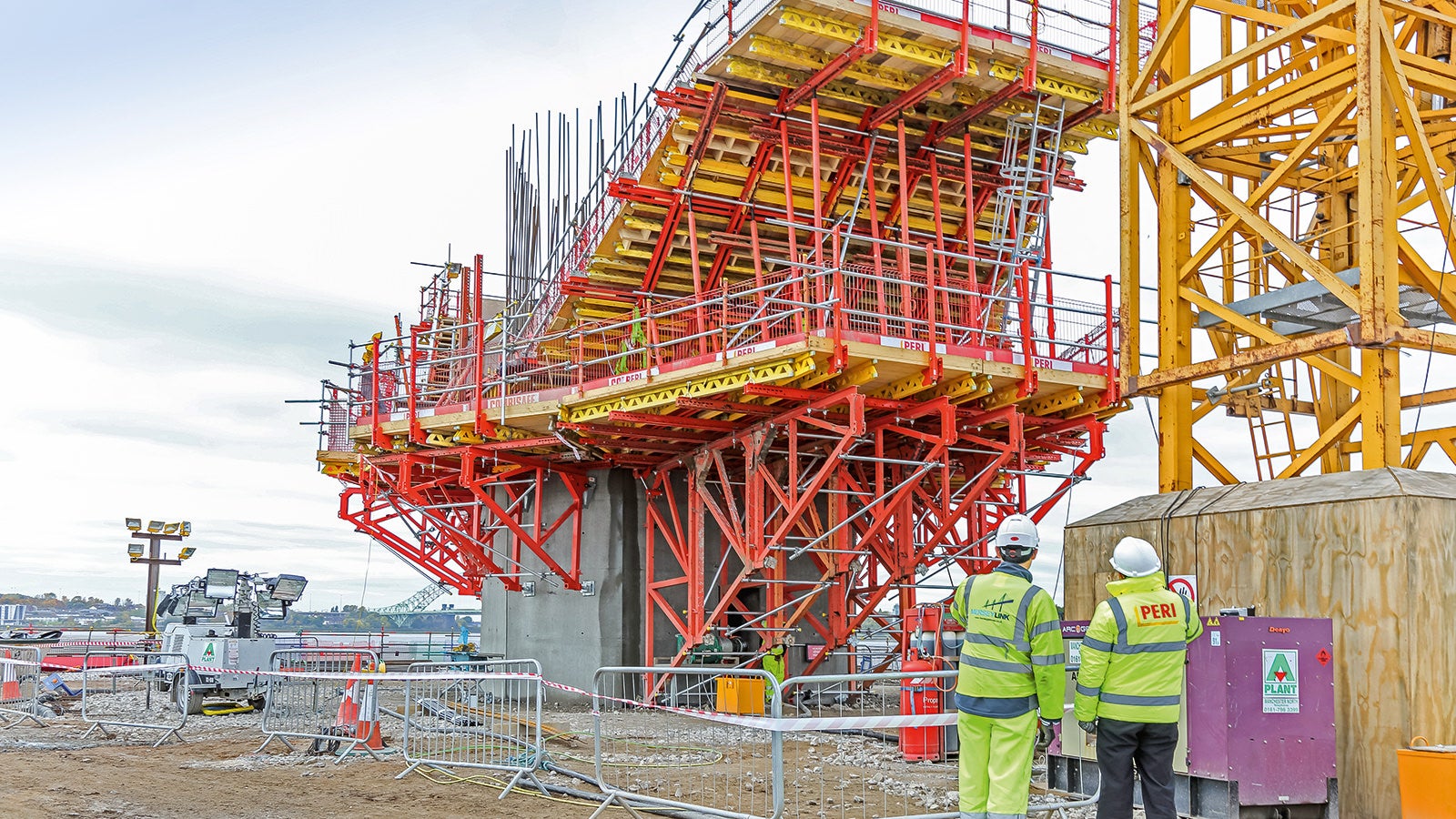 The on-site PERI project manager provided regular support to ensure efficient execution of the planned formwork and scaffolding solution.