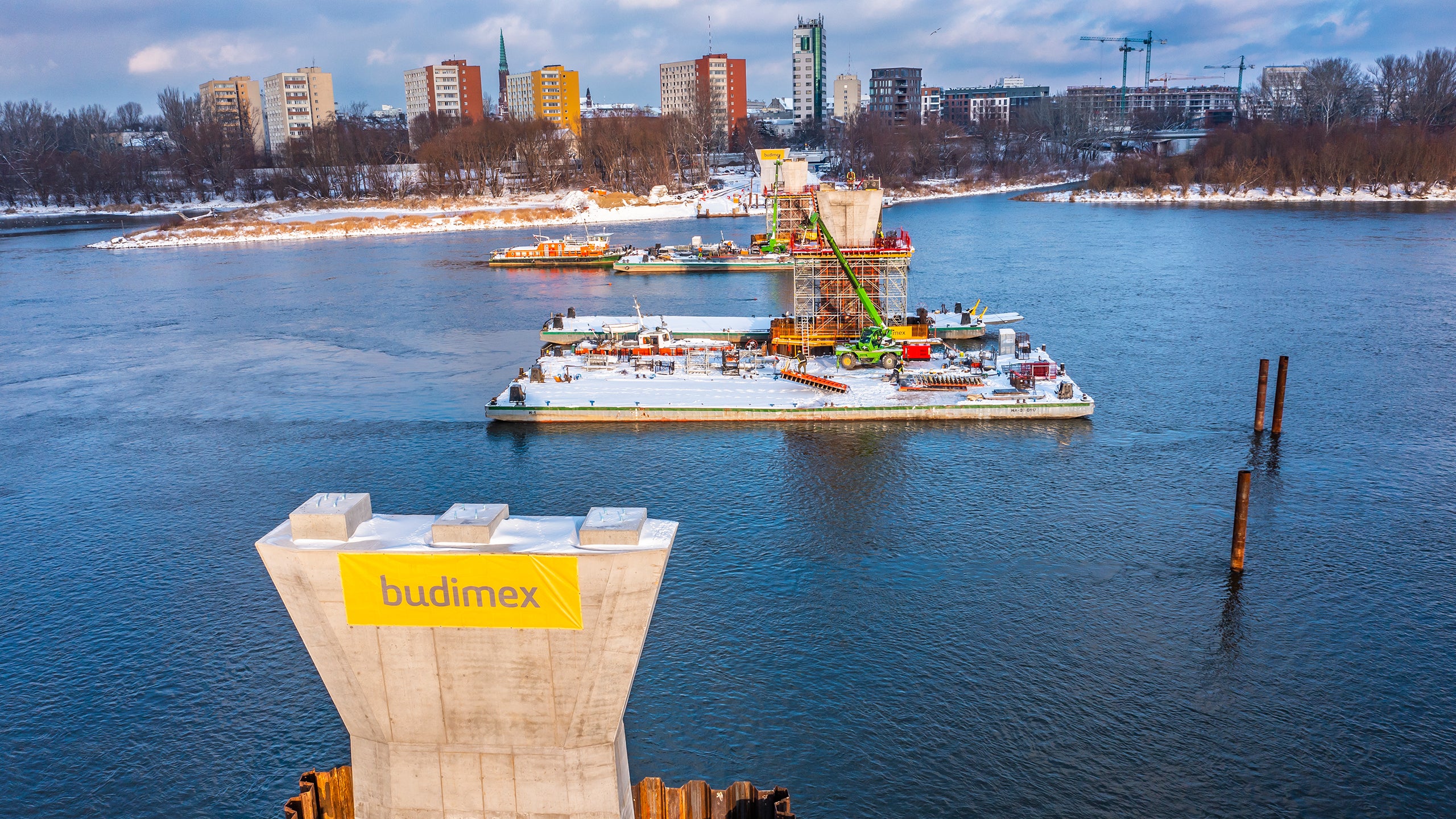 Budowa kładki pieszo-rowerowej przez Wisłę (fot. archiwum BUDIMEX).