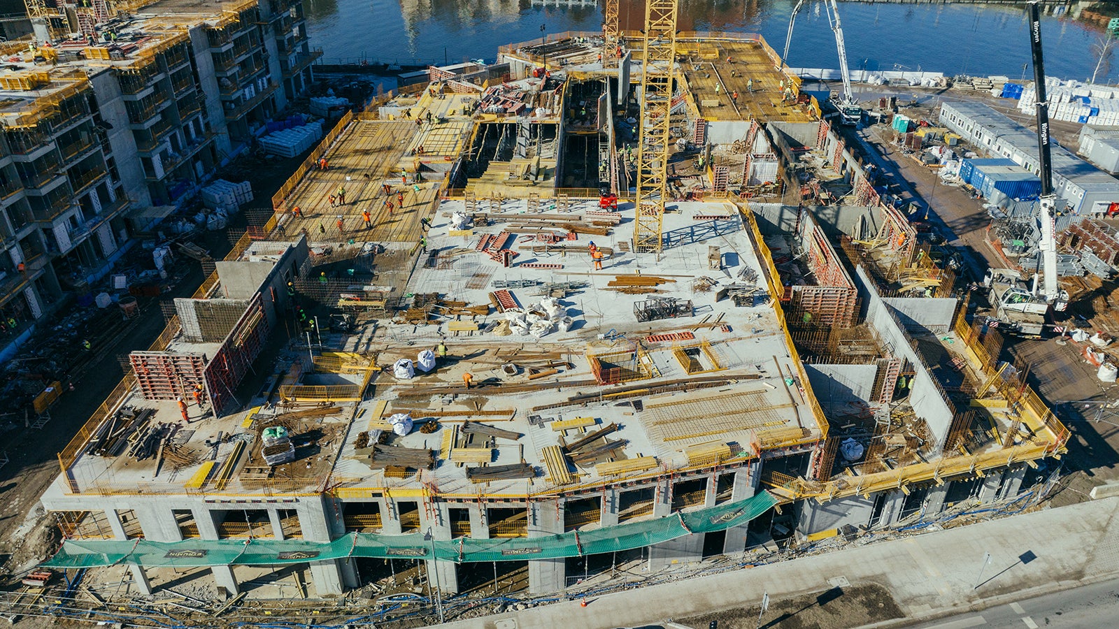 Budowa kompleksu mieszkalno-usługowego "Nad Odrą" w Szczecinie przy ul. Celnej 4.