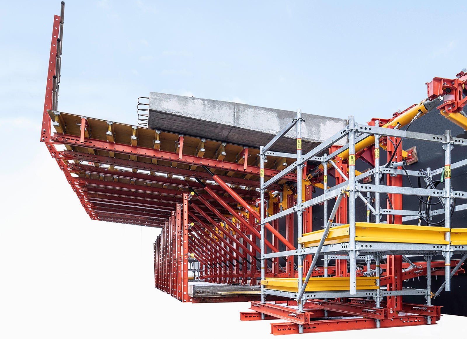 The Composite Track is a solution for composite bridge construction reducing the cycling times significantly.