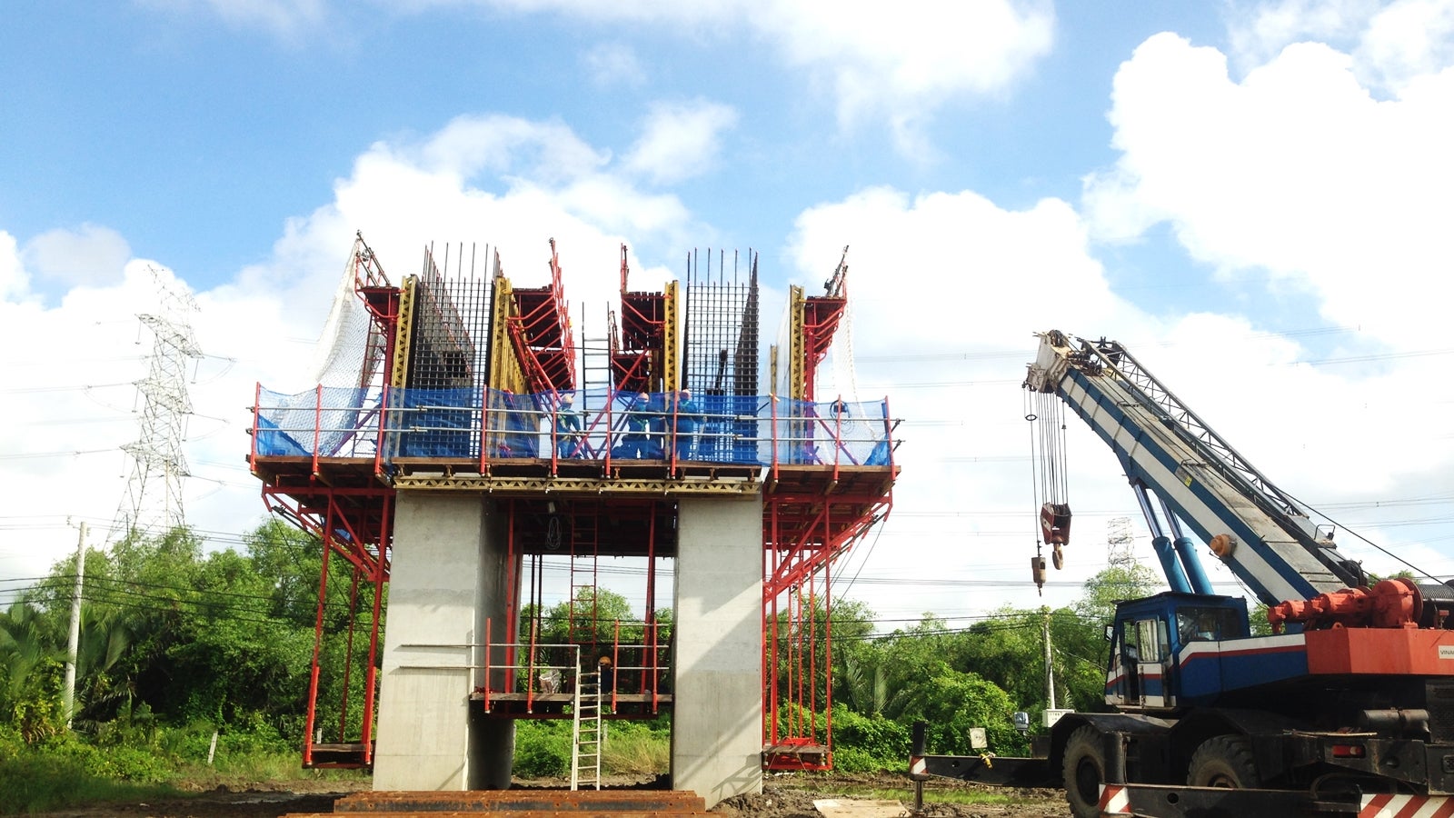 From the 3rd casting, the working platform was additionally erected to ensure a safe and comfortable working space. <br/>
