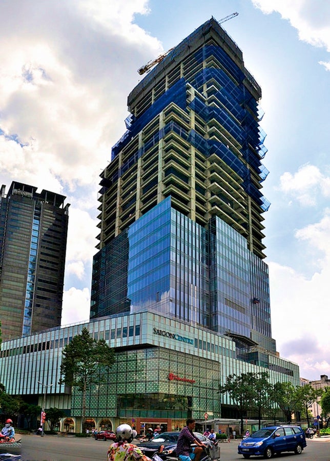 Though the construction is taking place within a crowed residential area, but the RCS-P system of PERI ensures a safe working place for site personnel and helps the construction not to disturb the residents around.