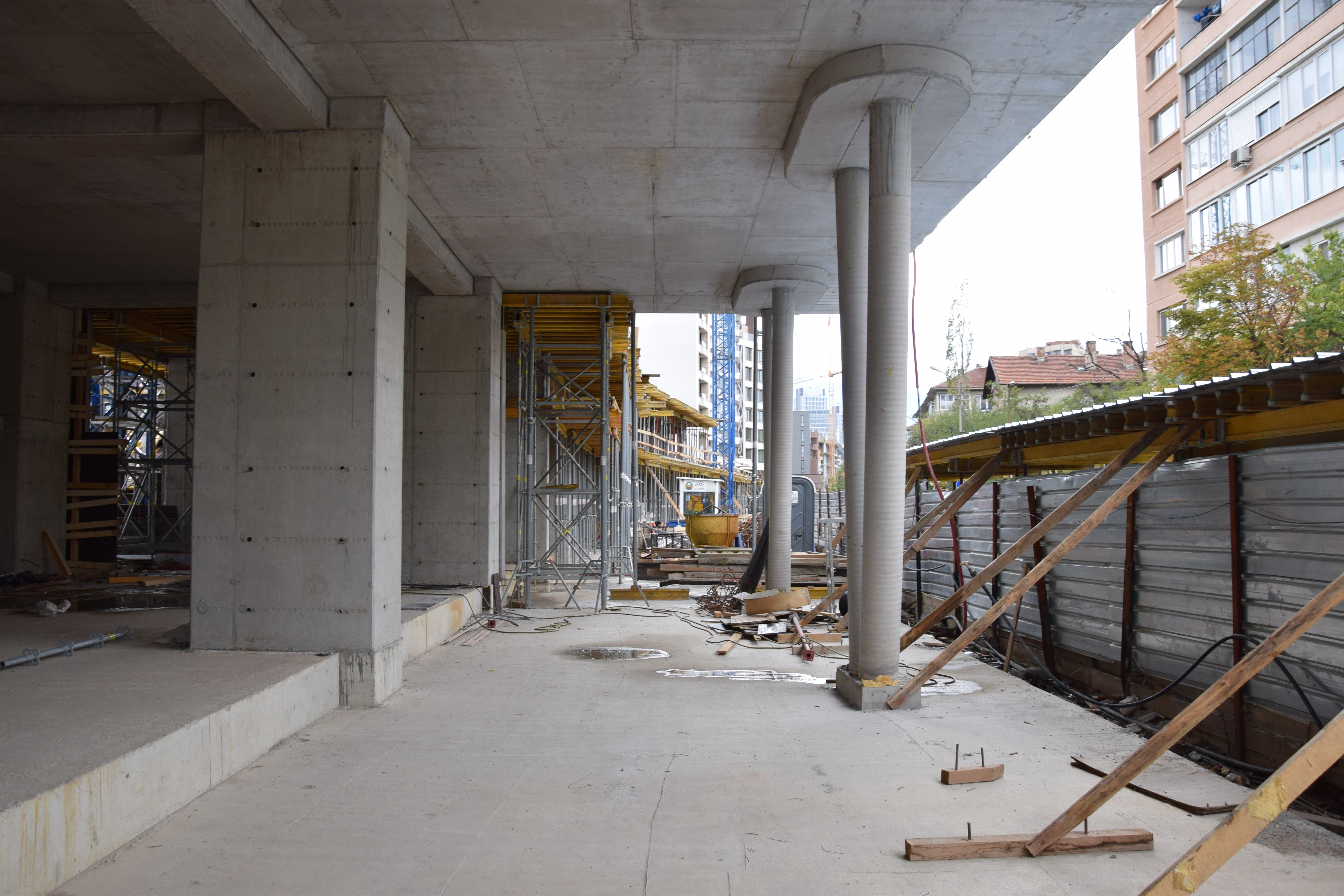 Благодарение на добрата работа на подизпълнителите със системите PERI се постига нужното качество на бетонната повърхност.