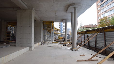 Благодарение на добрата работа на подизпълнителите със системите PERI се постига нужното качество на бетонната повърхност.