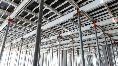 La cassaforma SKYDECK ha permesso di ottimizzare i cicli di getto dei solai, sia in calcestruzzo pieno sia prefabbricati con travi ribassate, grazie al suo sistema di disarmo parziale anticipato 