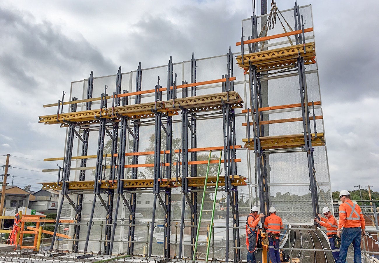 Pre-assembly of screens, platforms &amp; trusses were completed by PERI before on-site delivery and installation.