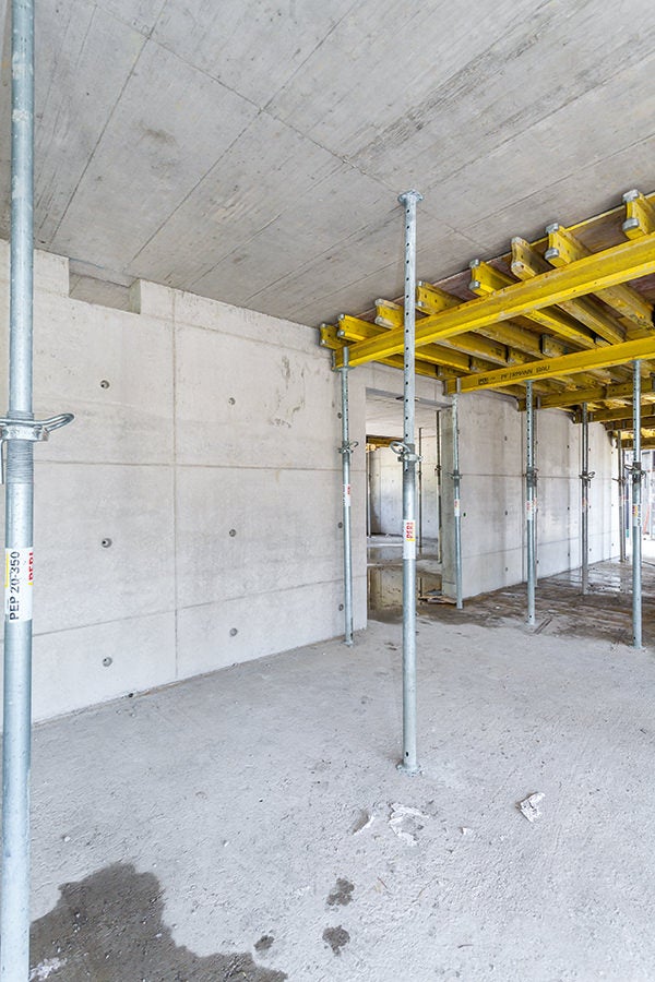 Wichtiger Bestandteil der PERI Wand- und Deckenschalungslösung war die wirtschaftliche Realisierung der SB3-Sichtbetonwände.