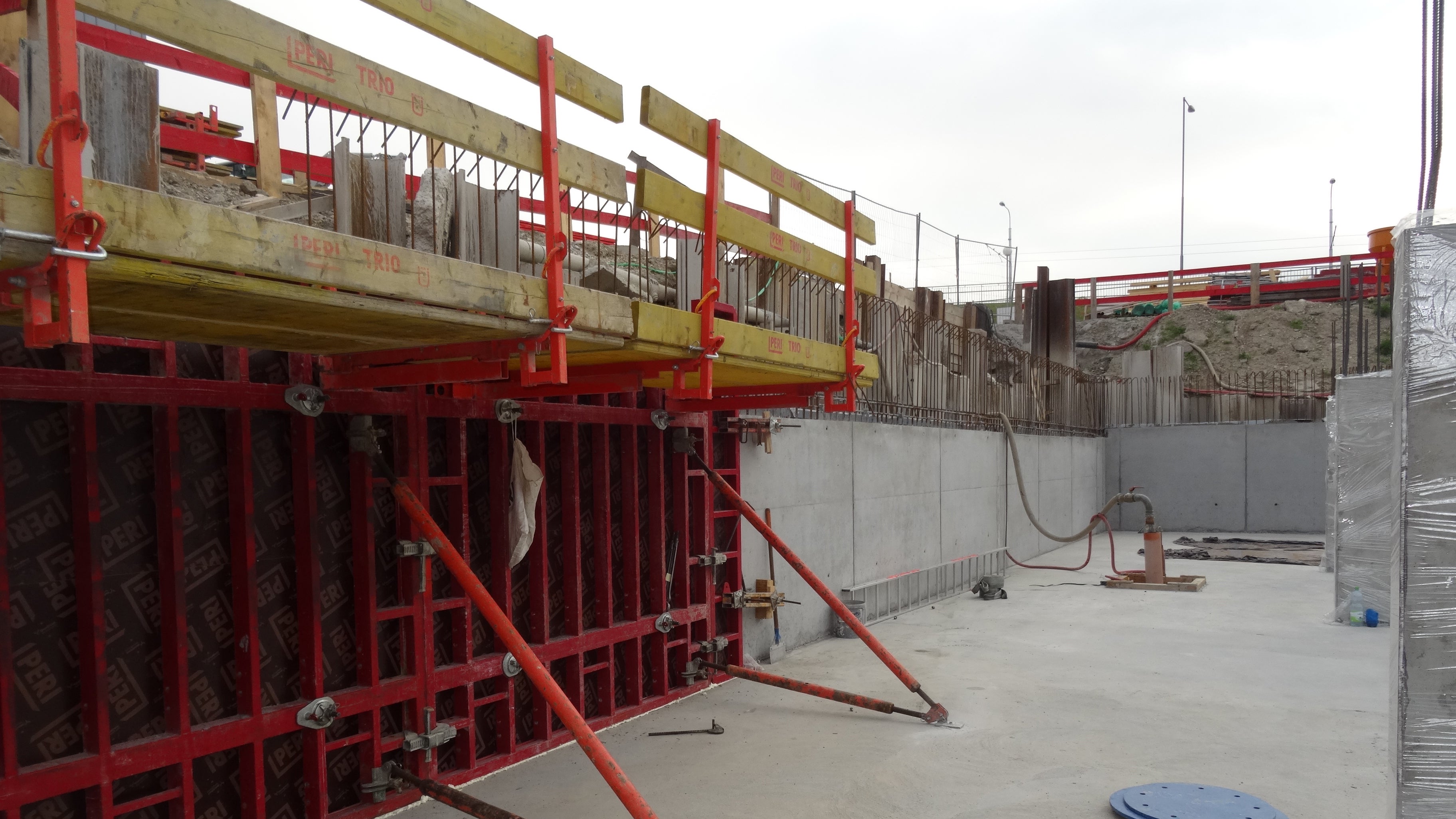 Debniaci systém MAXIMO zvyšuje efektivitu práce vďaka jednostrannému spínaniu panelov.