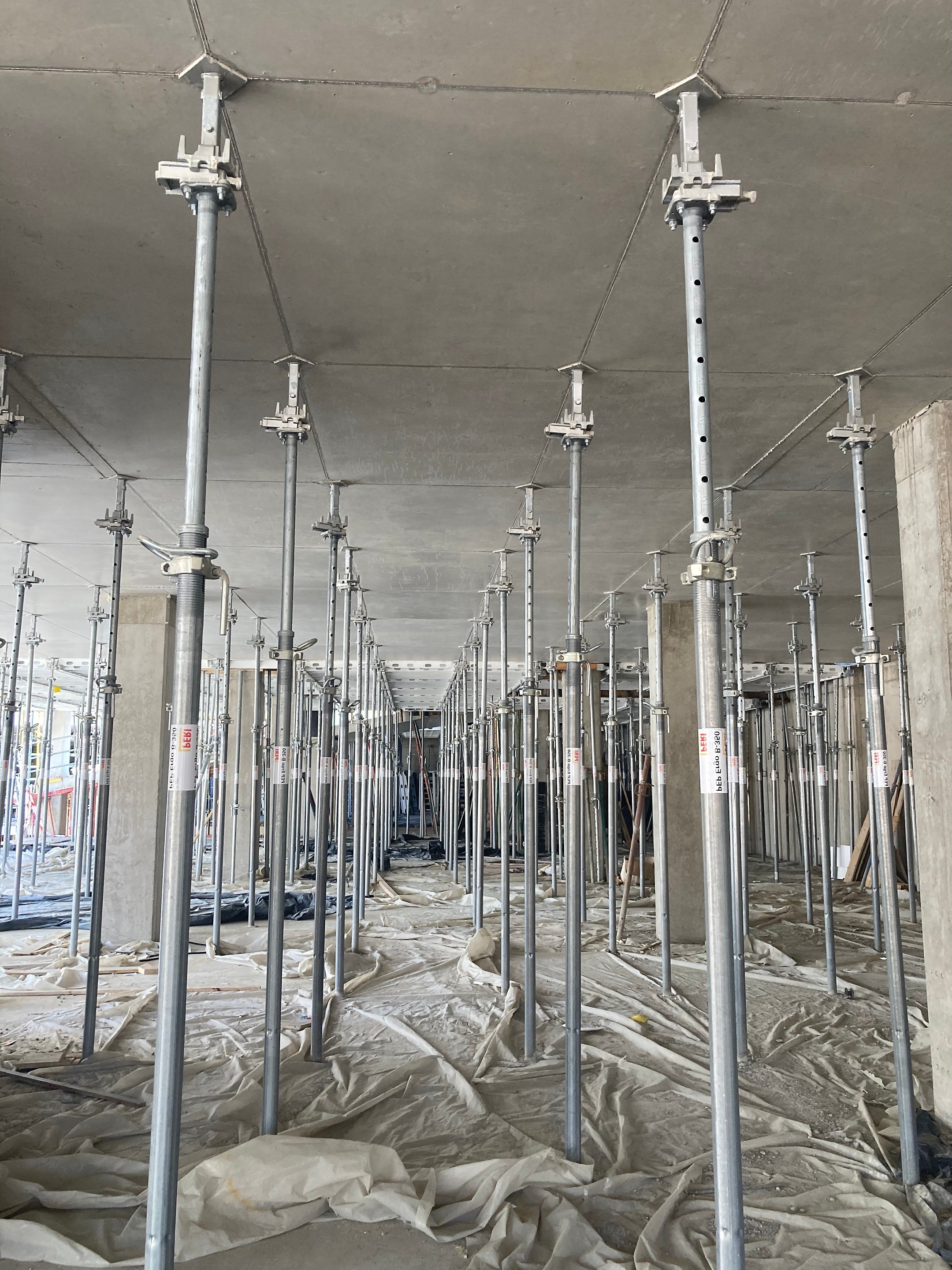 Encofrado, apeos y acabados