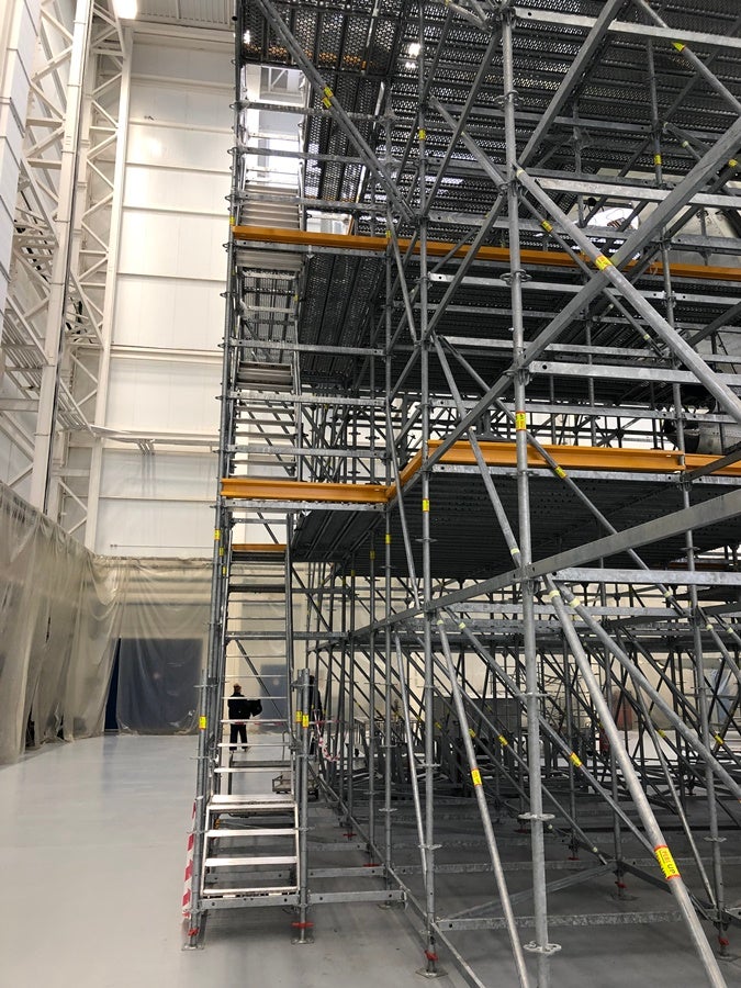 Леса для ведения ремонтных работ воздушных судов