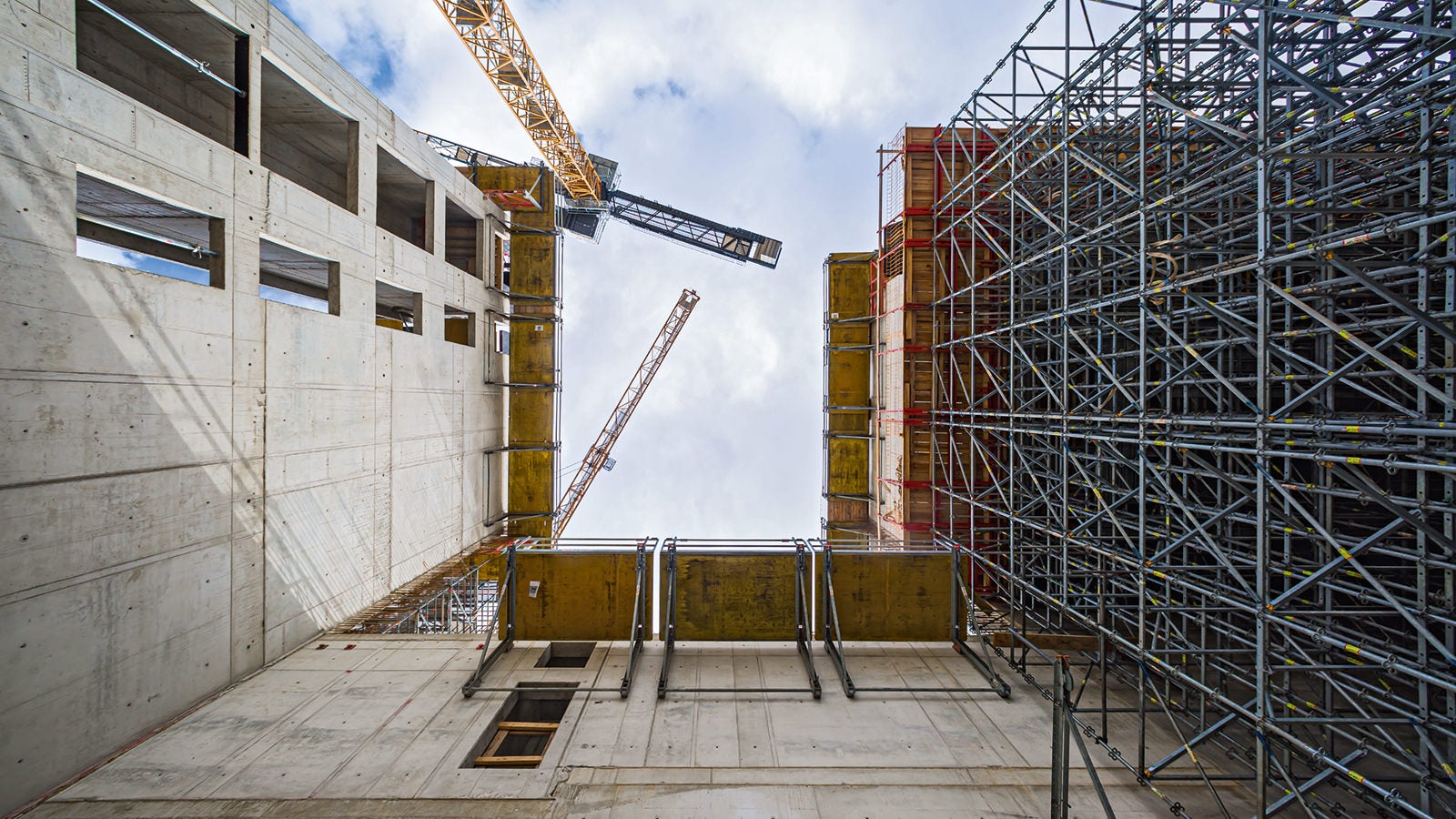 PERI plante und lieferte Schalung und Gerüst aus einer Hand.