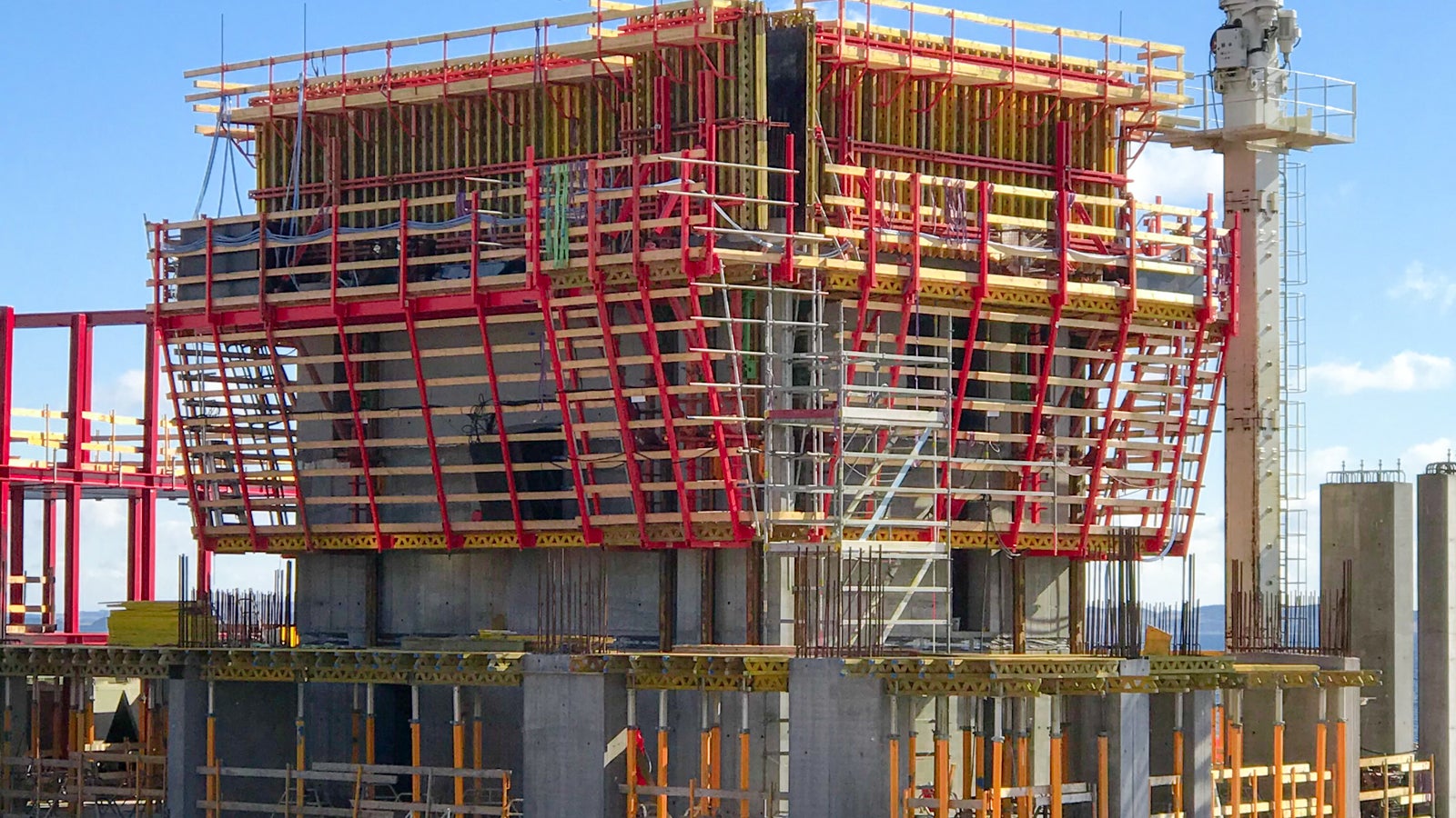 PERIs selvklatrende hydrauliske forskallingssystem ACS anvendes til højhusbyggerier verden over, men det var første gang, at det blev anvendt i Danmark.