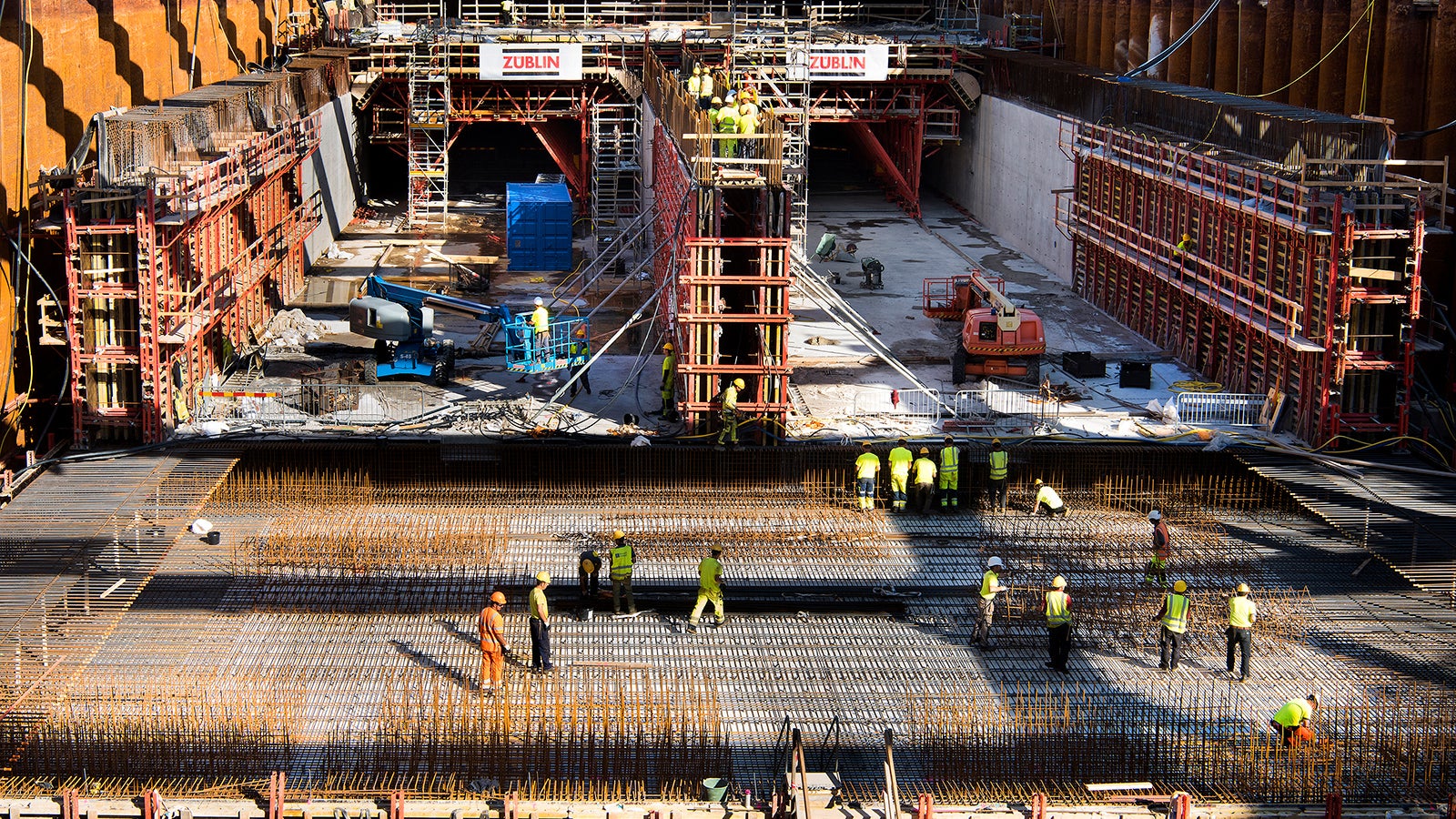 Marieholmstunneln byggs som en 300 meter lång sänktunnel ansluten till 100 meter långa cut-and-cover-tunnlar