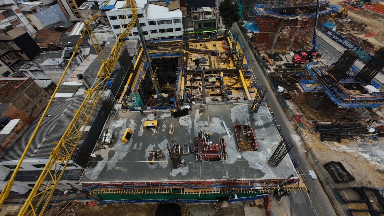 Sistema de encofrado HANDSET ALPHA como borde de vigas y losas. 