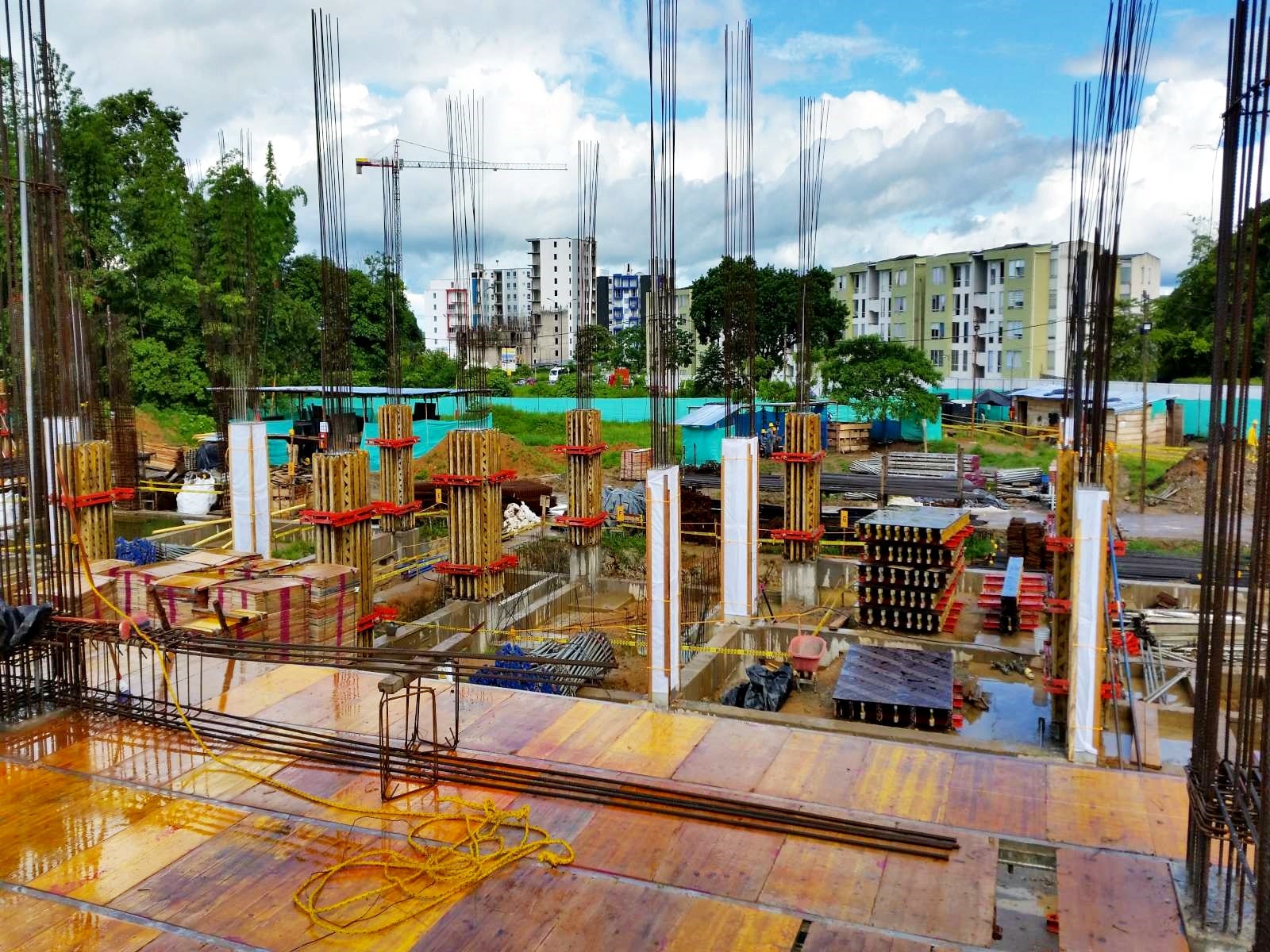 Encofrado VARIO GT-24 y VARIO VT-20 para muros y columnas.