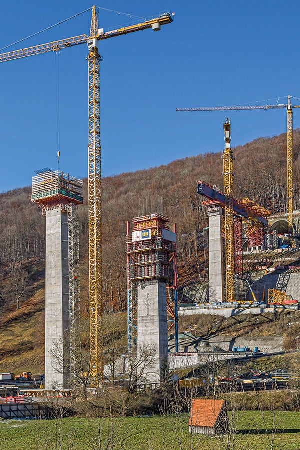 The slender reinforced concrete shafts sprouted upwards, cycle by cycle, with the aid of the rail-guided RCS climbing formwork.