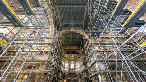 Rusztowanie PERI UP Easy 67 poszerzone dzięki wspornikowi 33 cm do 100 cm bezpiecznej platformy.