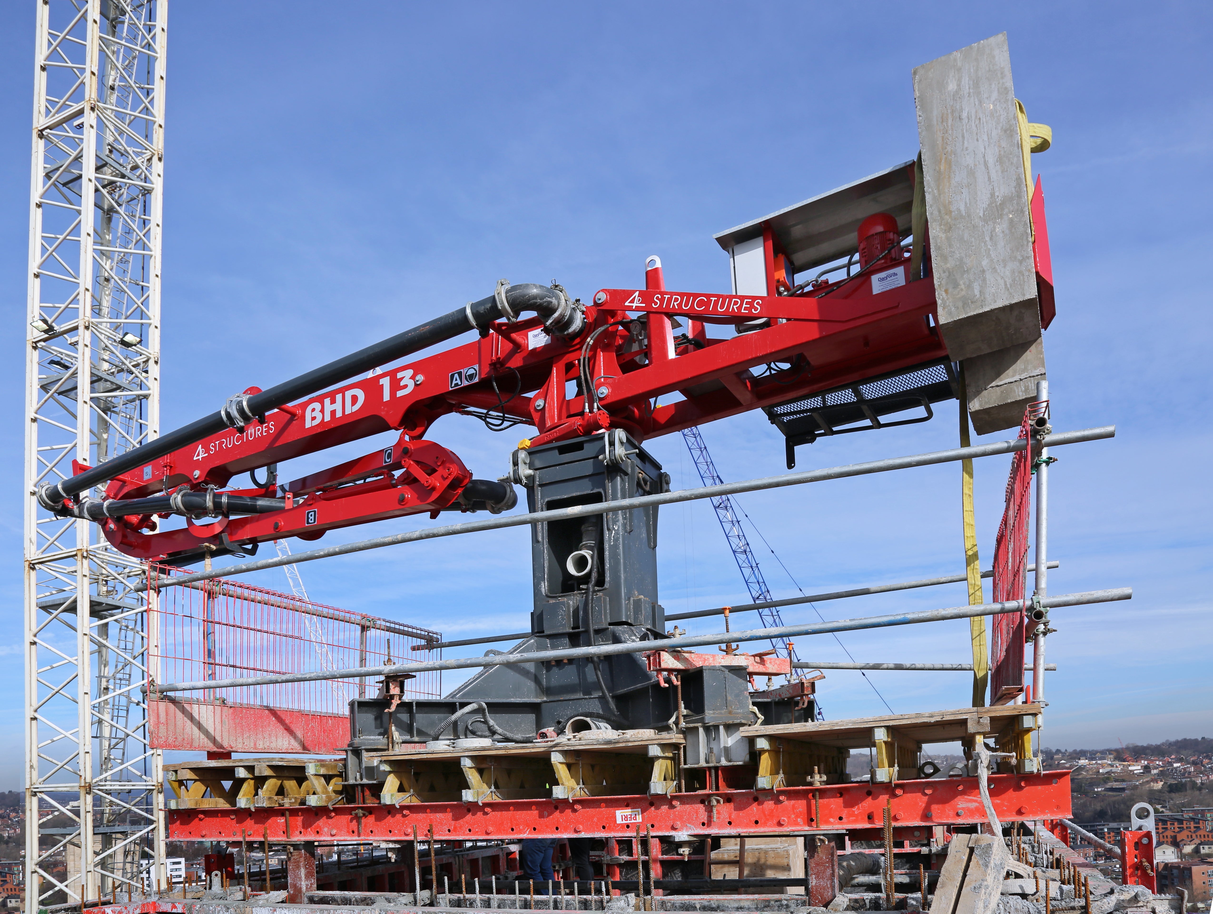 With loadings of 40kN per leg, the spider boom required a robust solution