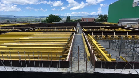 Изграждане на складови помещения към пивоварната на „Пиринско“ в Благоевград - Подпорни кули PERI Up Flex