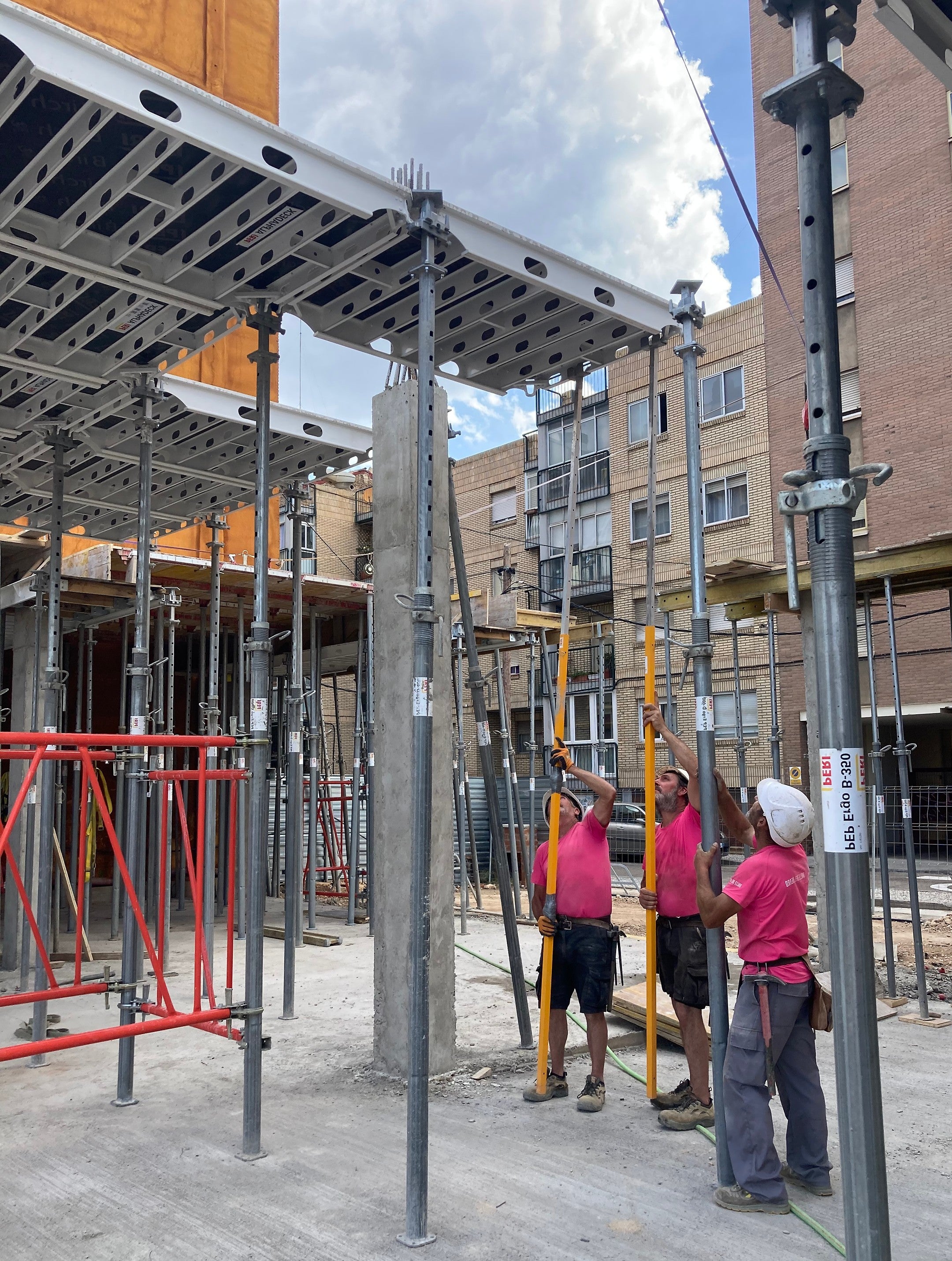 Montaje gran altura con 3 operarios 