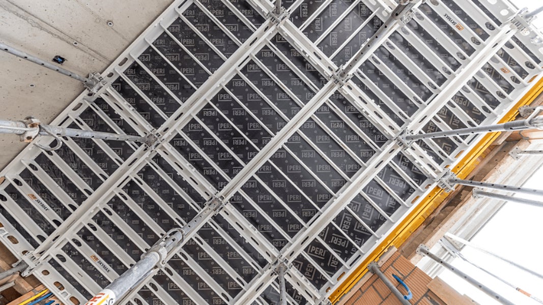 Mit SKYMAX lassen sich Richtungswechsel einfach umsetzen. Es braucht dafür keinen anderen Kopf. Das sorgt für eine flexible Anpassung an verschiedene Grundrisse, weniger Passflächen, eine höhere Materialauslastung.
