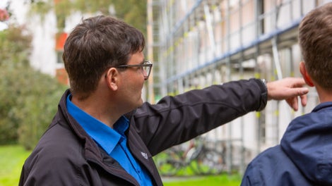 Frank Kolbenschlag sieht vor allem den Easy Stiel und die integrierte Abhebesicherung der Beläge als große Stärke des PERI UP Systems. 