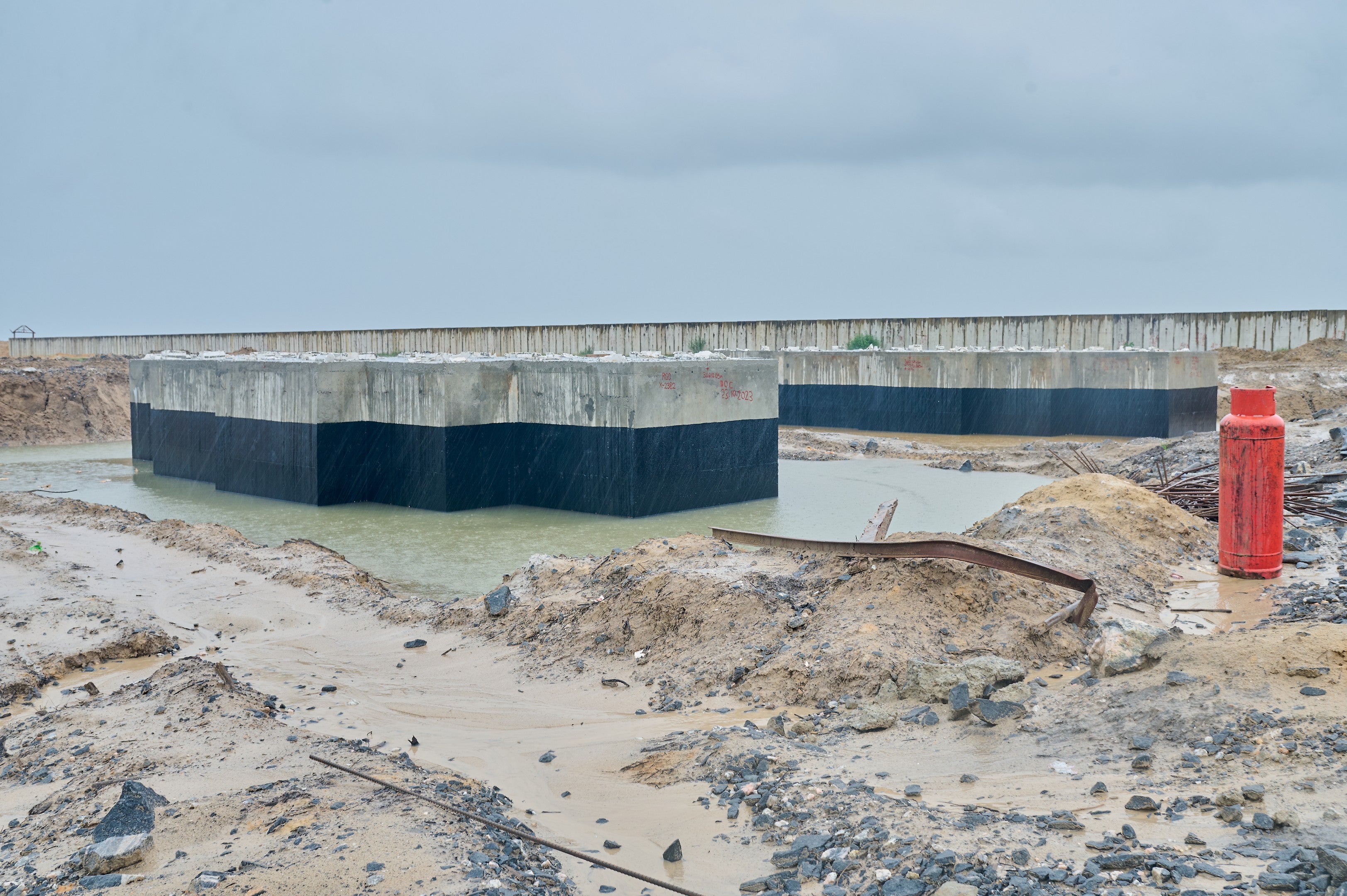 Construction of foundation blocks to carry gas compressor machinery. 180 cubic meter foundations with dimension 13m x 5m x 2.8m. The number of foundation blocks to be constructed is 10.