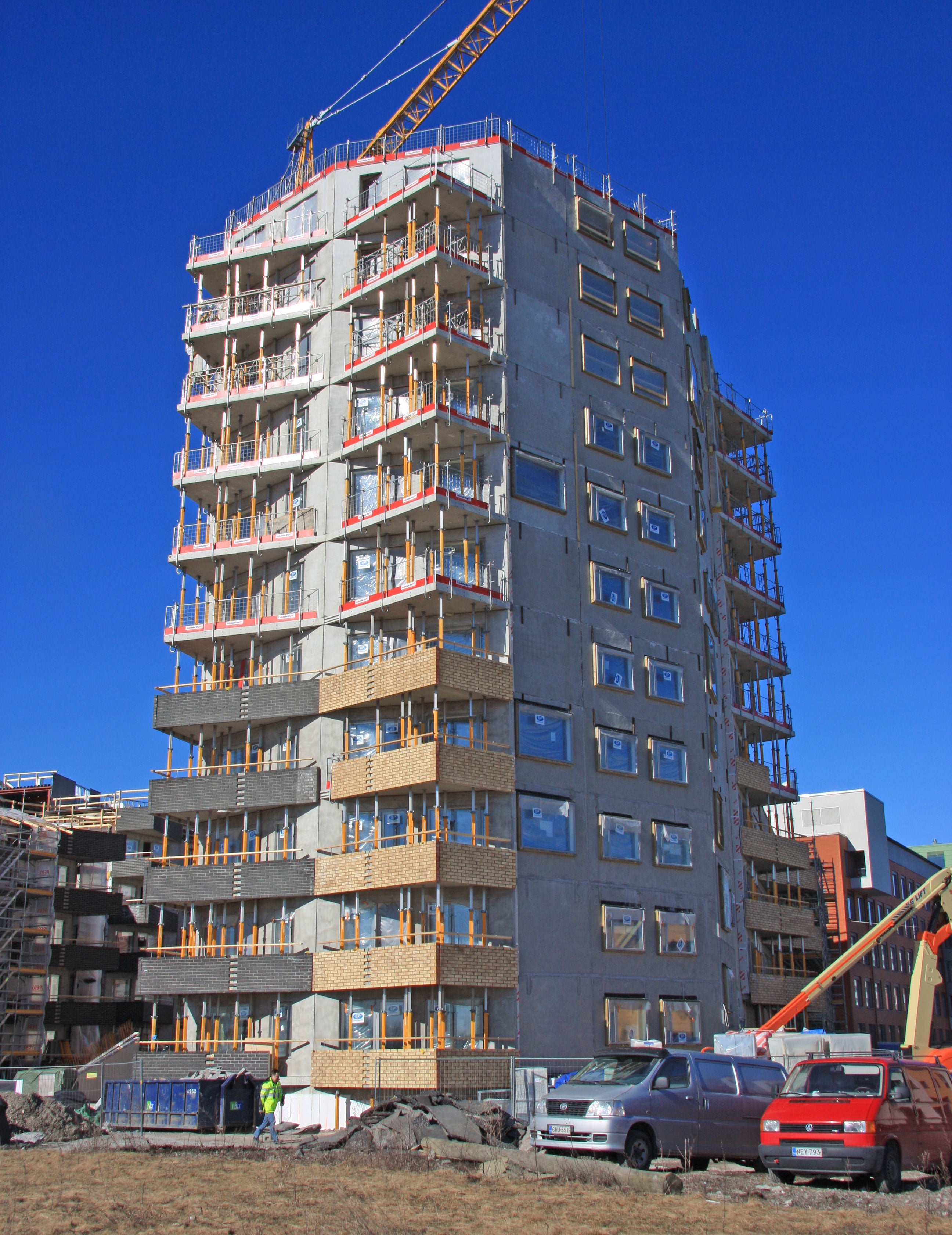 As Oy Berliininpiha valmistui vuonna 2015. Arabianrannan kaikkien kohteiden tapaan rakentamisen ja asuinympäristön laatuun on kiinnitetty suurta huomiota.