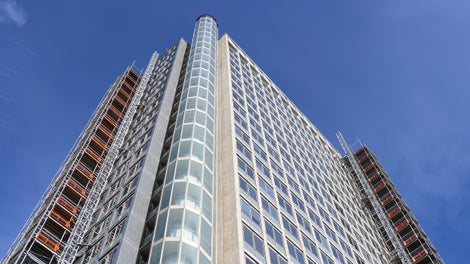 Just renoveras fastigheten och PERI UP Flex används som arbetsställning.