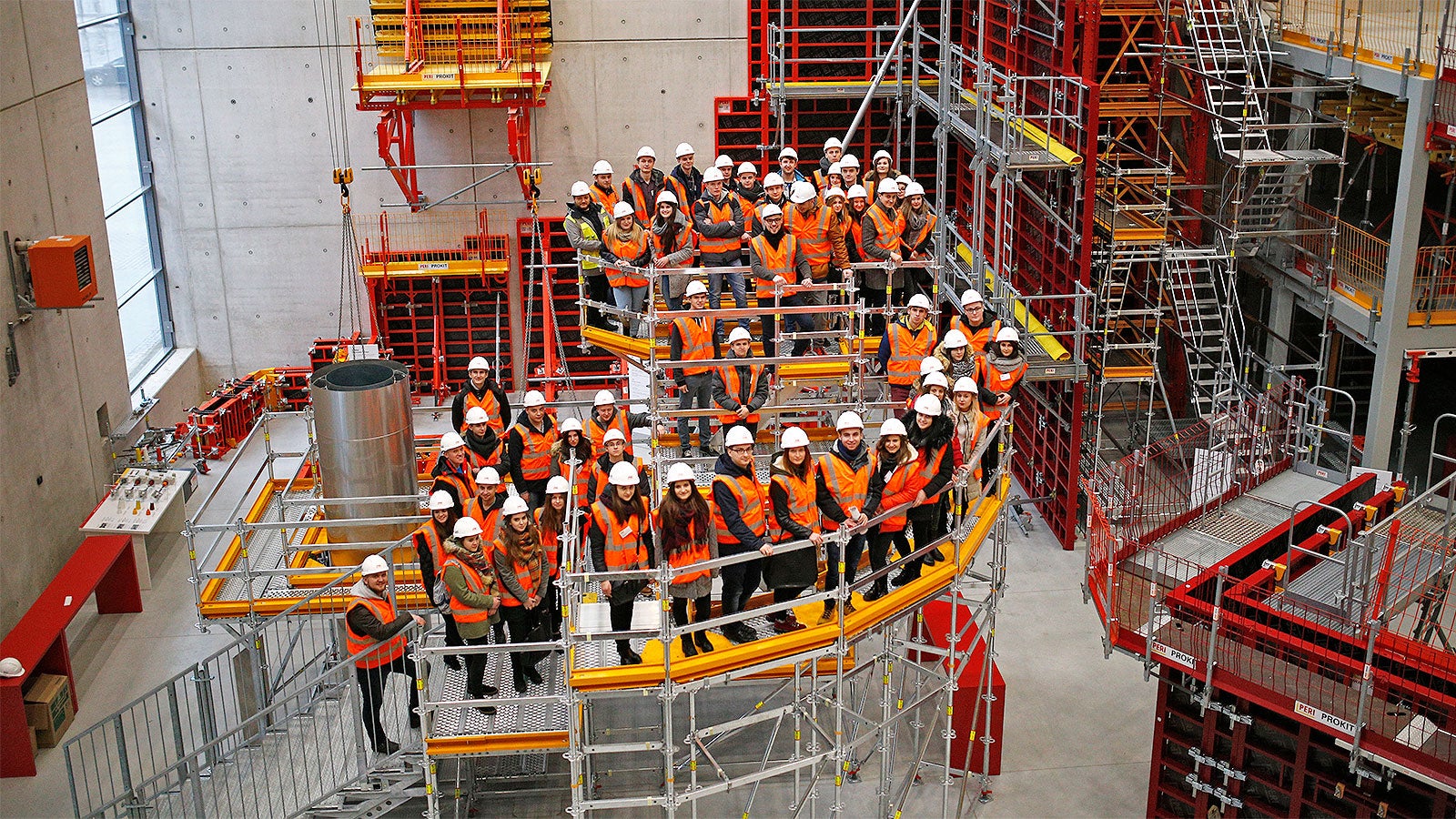 Program każdego ze szkoleń w siedzibie głównej PERI w Płochocinie przewiduje prezentację najnowocześniejszych systemów deskowań i rusztowań w nowo wybudowanej hali wystawowej.