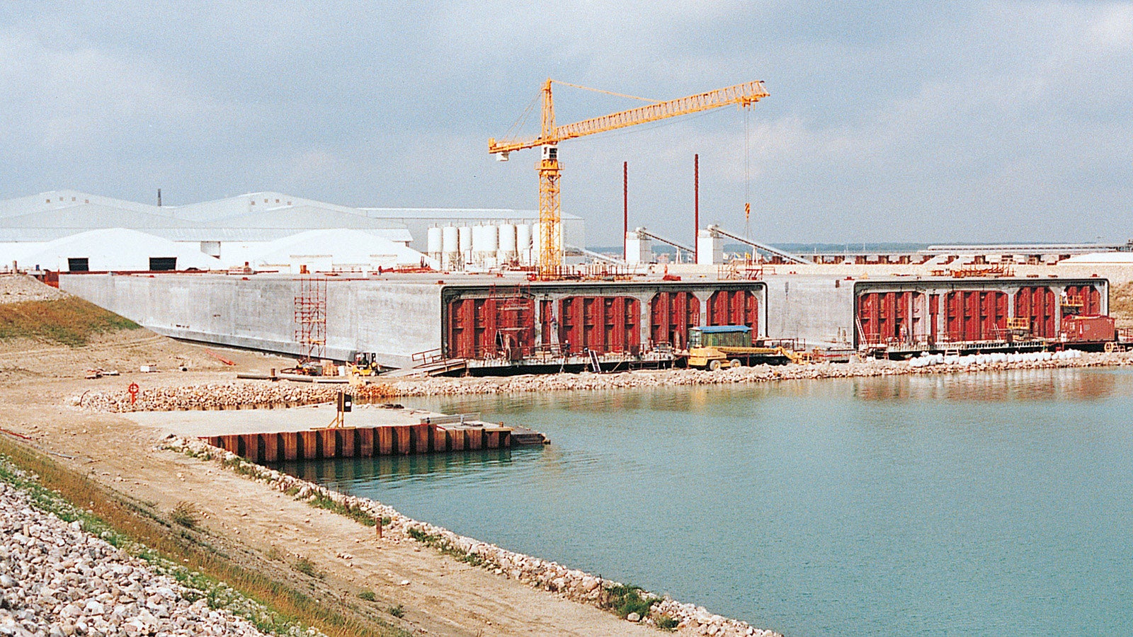 Tunnel elements being sealed off with bulkheads before the dry dock is flooded.