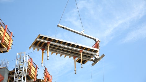 The perimeter shoring was achieved using PERI UNIPORTAL tables. The tables are ideal for large cantilevers and oddly shaped building perimeters. The legs hinge up to accomodate stripping and moving.