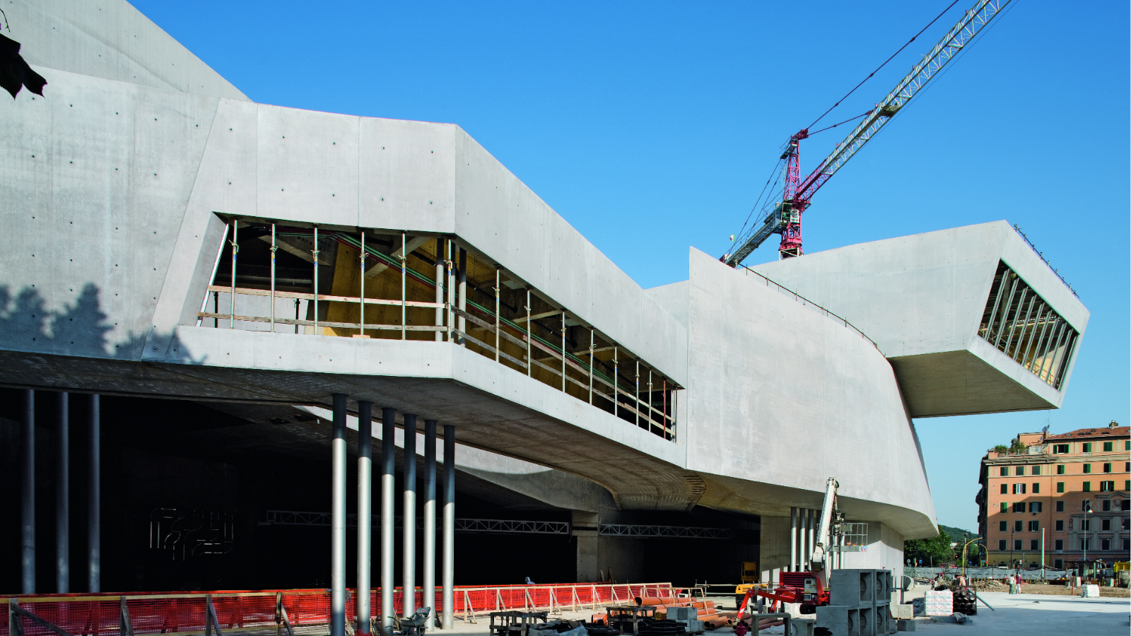 Superfici in calcestruzzo a vista del museo MAXXI a Roma