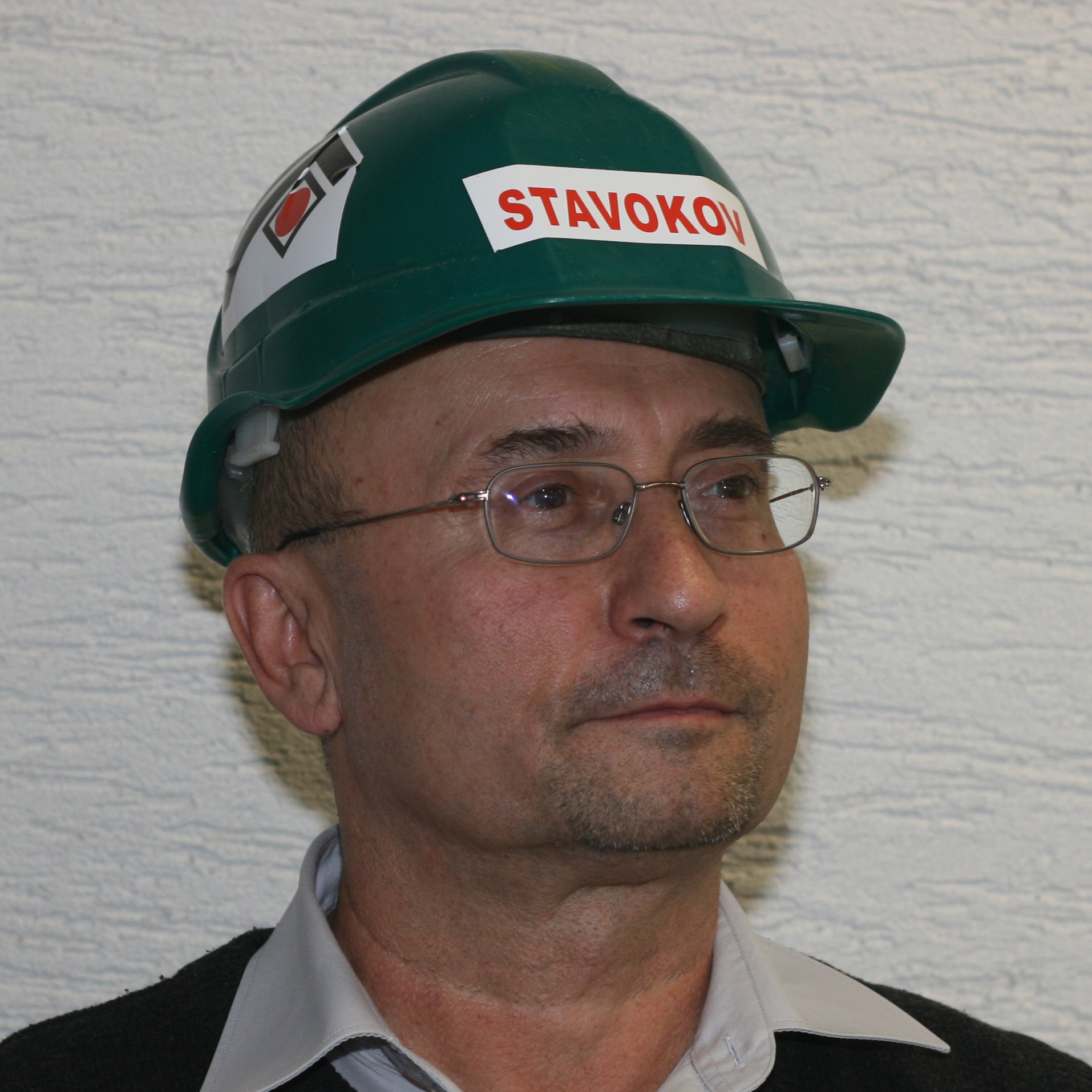 "Realizácia rekonštrukcie jestvujúceho železobetónového mosta a jeho rozšírenei o konštrukcie oceľových lávok pre peších a cyklistov si vyžiadalo vytvorenie celoplošného lešenia pod nosnou ŽB konštrukciou a čiastočne aj z bokov pre realizáciu betónových blokov s deviačnými rúrkami pre vedenie exteriérových predpínacích káblov. Zástupcovia spoločnosti PERI poskytli technické riešenie, pri ktorom sa vyrovnali so všetkými limitujúcimi faktormi, ako nízka hmotnosť vlastnej konštrukcie, roznos zaťaženia, zabezpečenie trvalej prevádzky počas montáže aj počas prenájmu zaveseného lešenia a ďalšími."