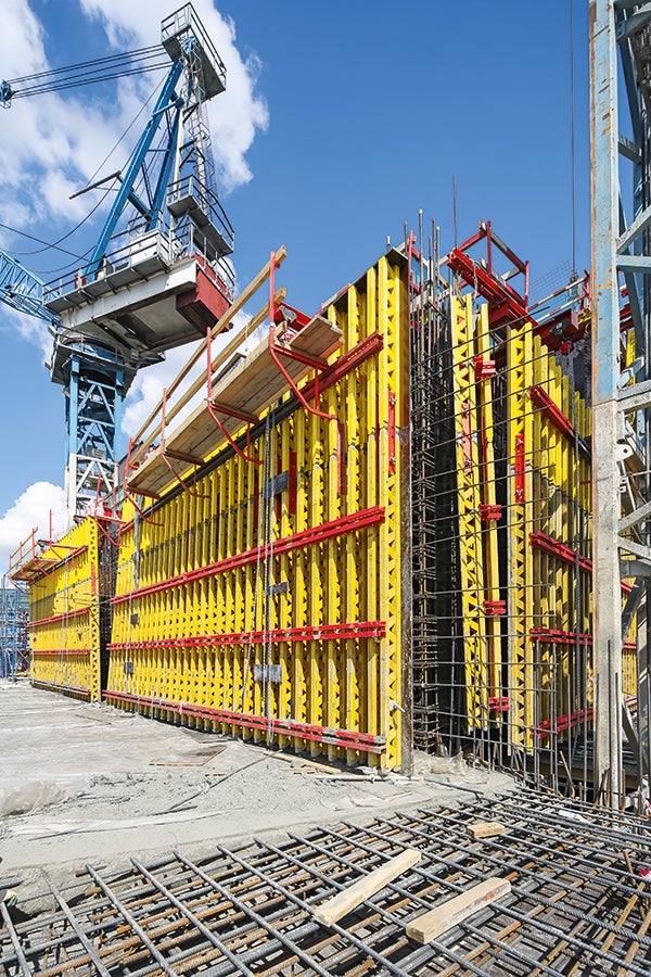 Самоподъемная система ACS идеально подошла для бетонирования ядра башни.