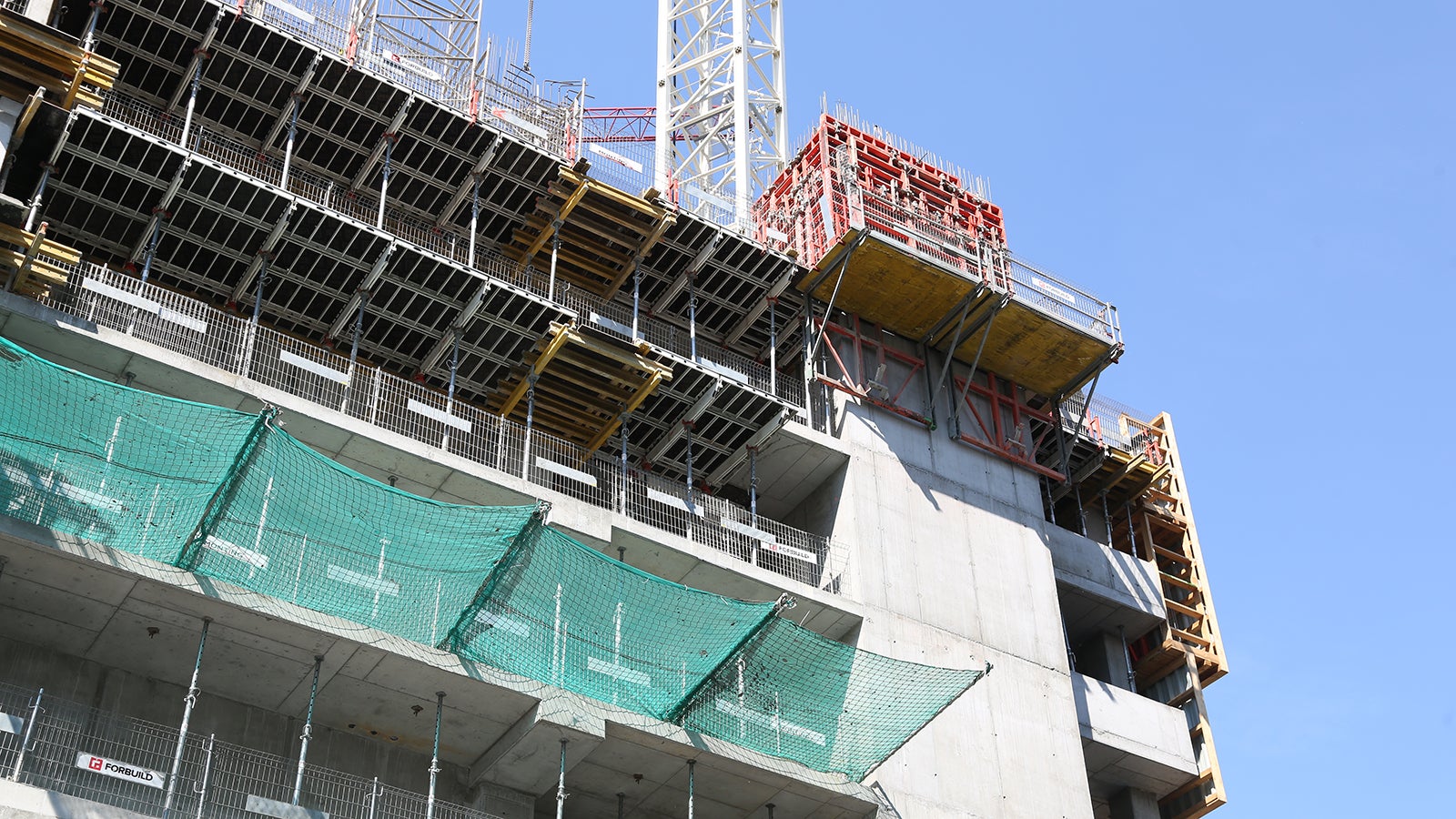 Pełne bezpieczeństwo tuż przed zawieszeniem pomostów zabezpieczających RCS-P.