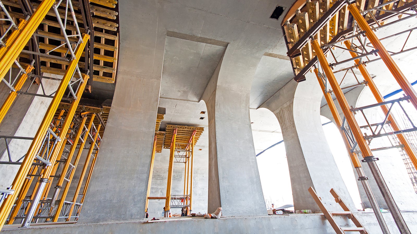 Специально для данного объекта на складе PERI в г. Кинель были предварительно собраны 482 опалубочных модуля для бетонирования сводов туннелей и рамповых участков.