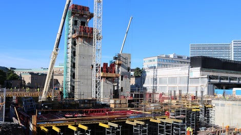 PERI:n järjestelmillä tehdyissä kuiluissa käytettiin TSE-purkuelementtien avulla toimivaa kuilumuottia, ja koko sisäpuolen kuilumuotti voitiin nostaa yhtenä kappaleena.