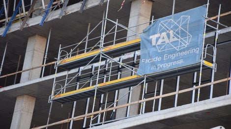 Фасадно скеле от система PERI UP Easy