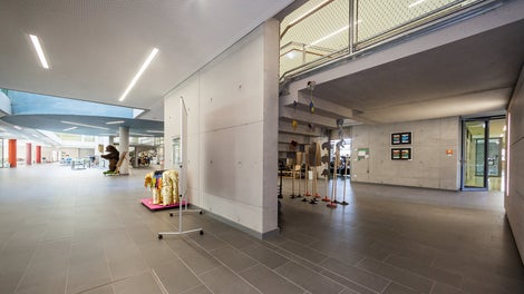 Der Bau vereinigt die hohen Ansprüche bezüglich Barrierefreiheit und Sicherheit mit einer harmonischen Architektur.