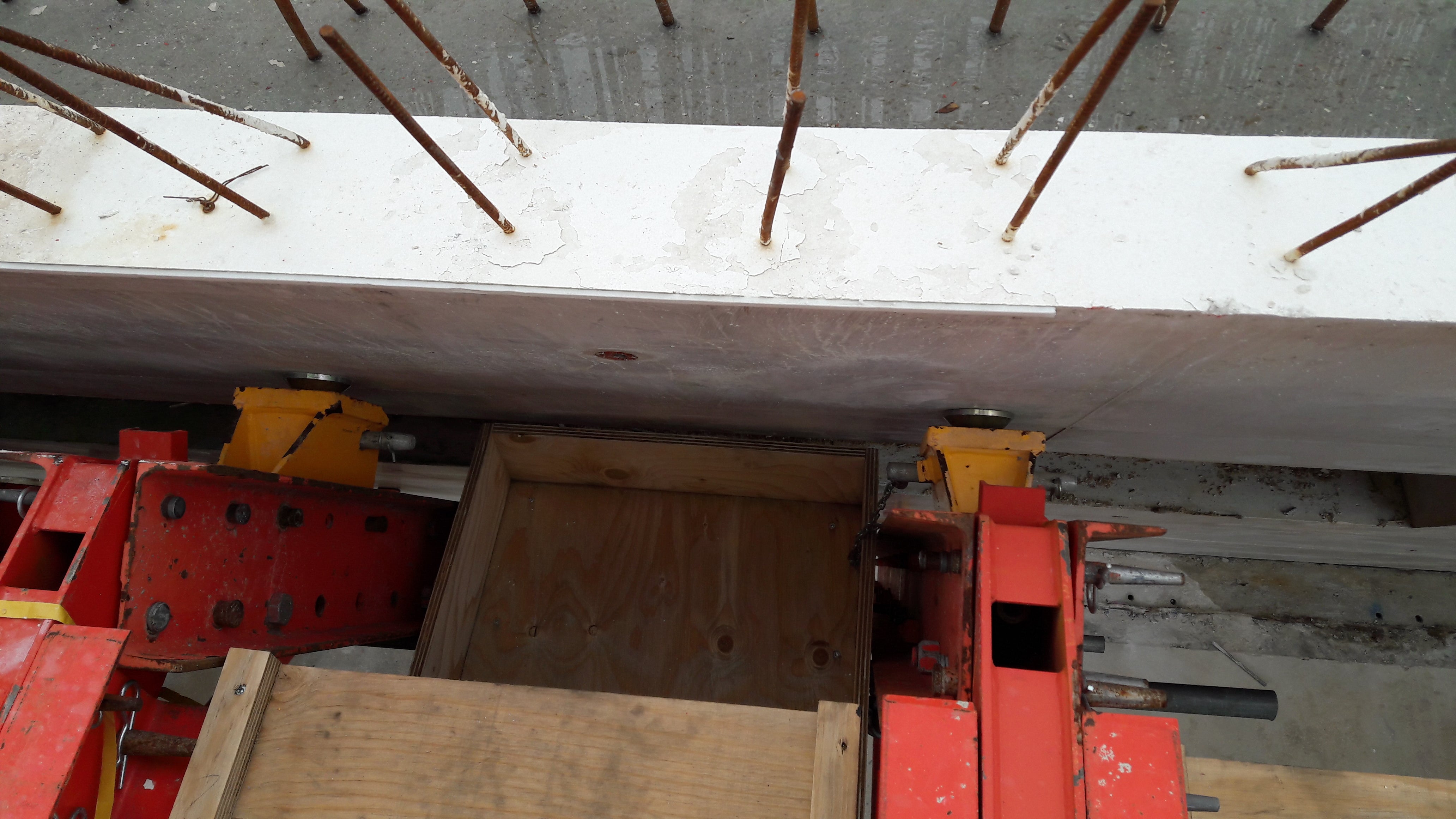 Vue de dessus : sabots d'accrochages consoles