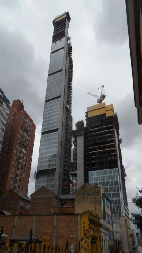 Las torres sur y norte del edificio BD Bacatá uno de los más altos de Colombia y de los primeros en emplear los sistemas autotrepantes RCS-C y RCS-P.
