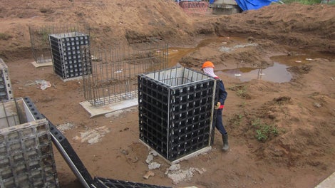 One DUO panel was carried by a worker without crane