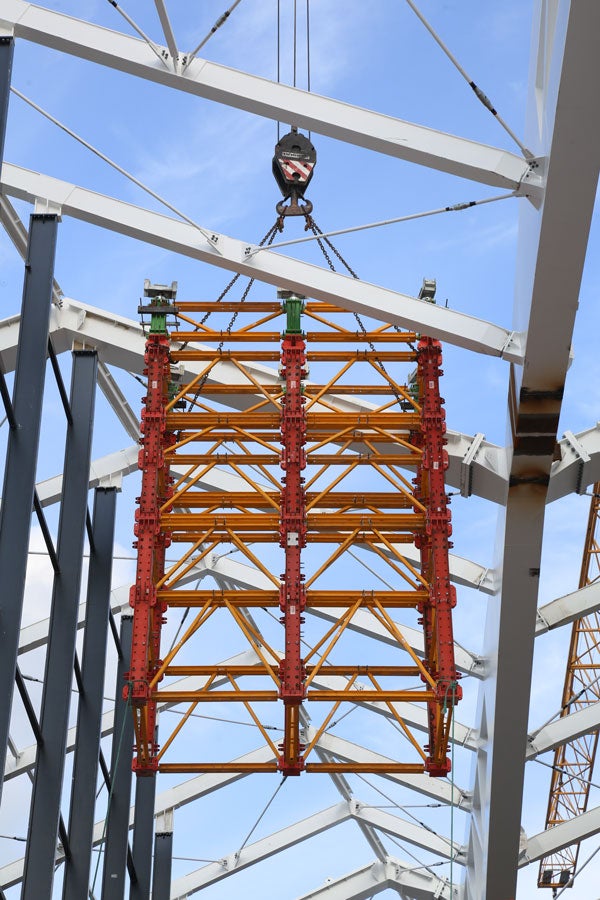 Konstrukcja modularna wież PERI VST umożliwia transport segmentów w całości.<br/>