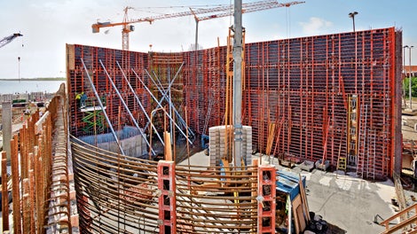 Indvendig væg til oceantank med RUNDFLEX &amp; TRIO forme