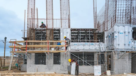 Del mismo modo, UNO es fácil de usar para construir estructuras de varios pisos con el mismo diseño.<br/>